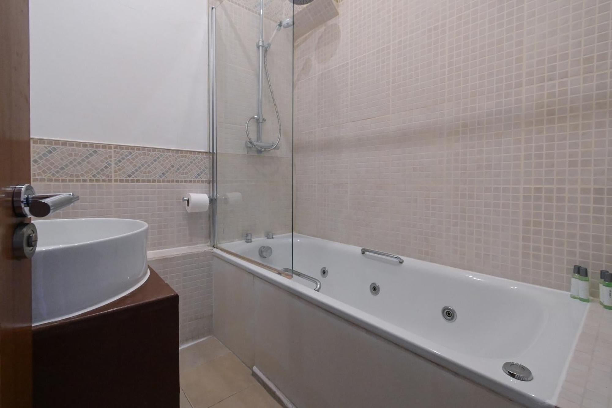 Queensway Hyde Park Flat By Dc Pensiune Londra