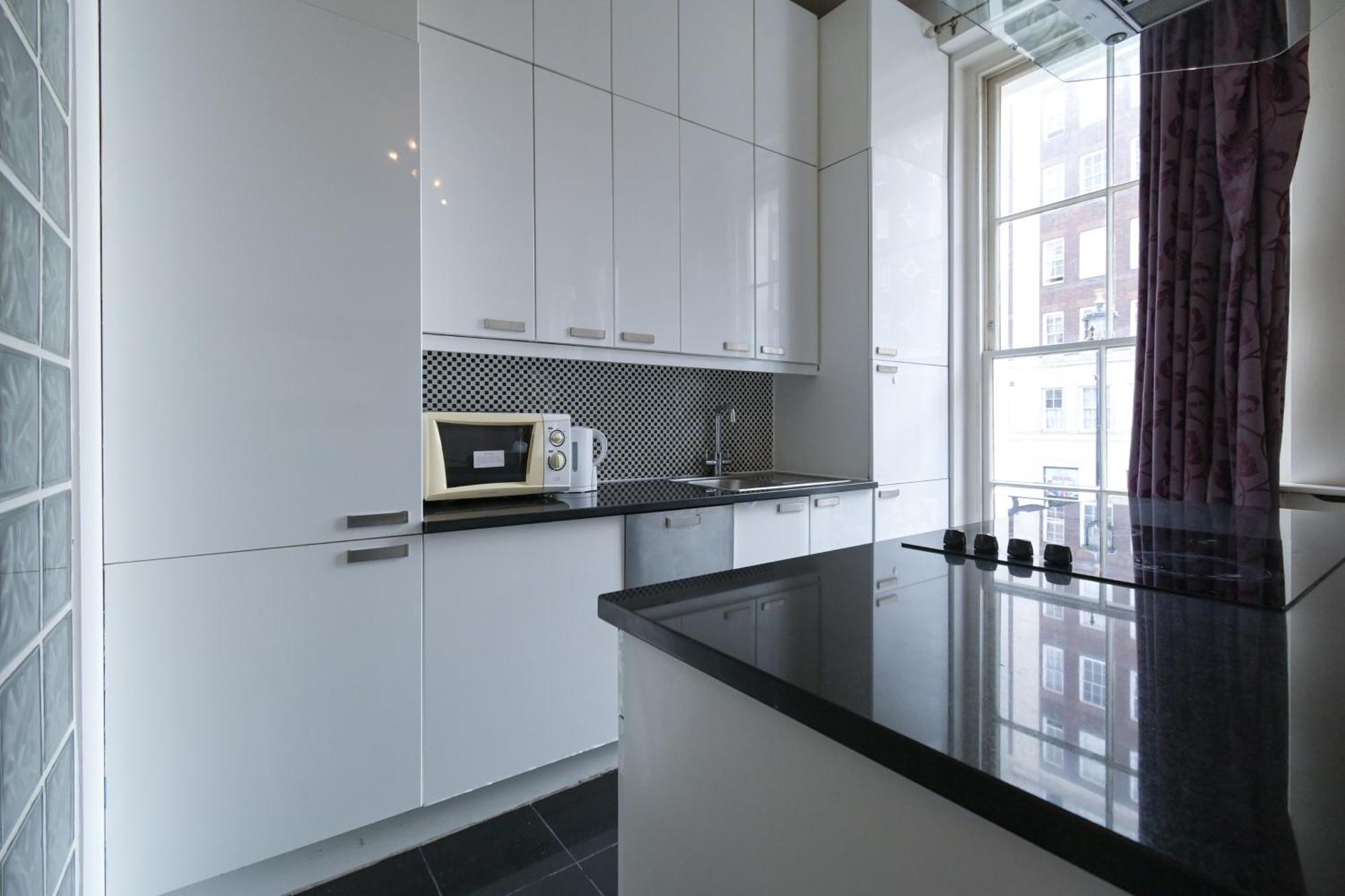 Queensway Hyde Park Flat By Dc Pensiune Londra